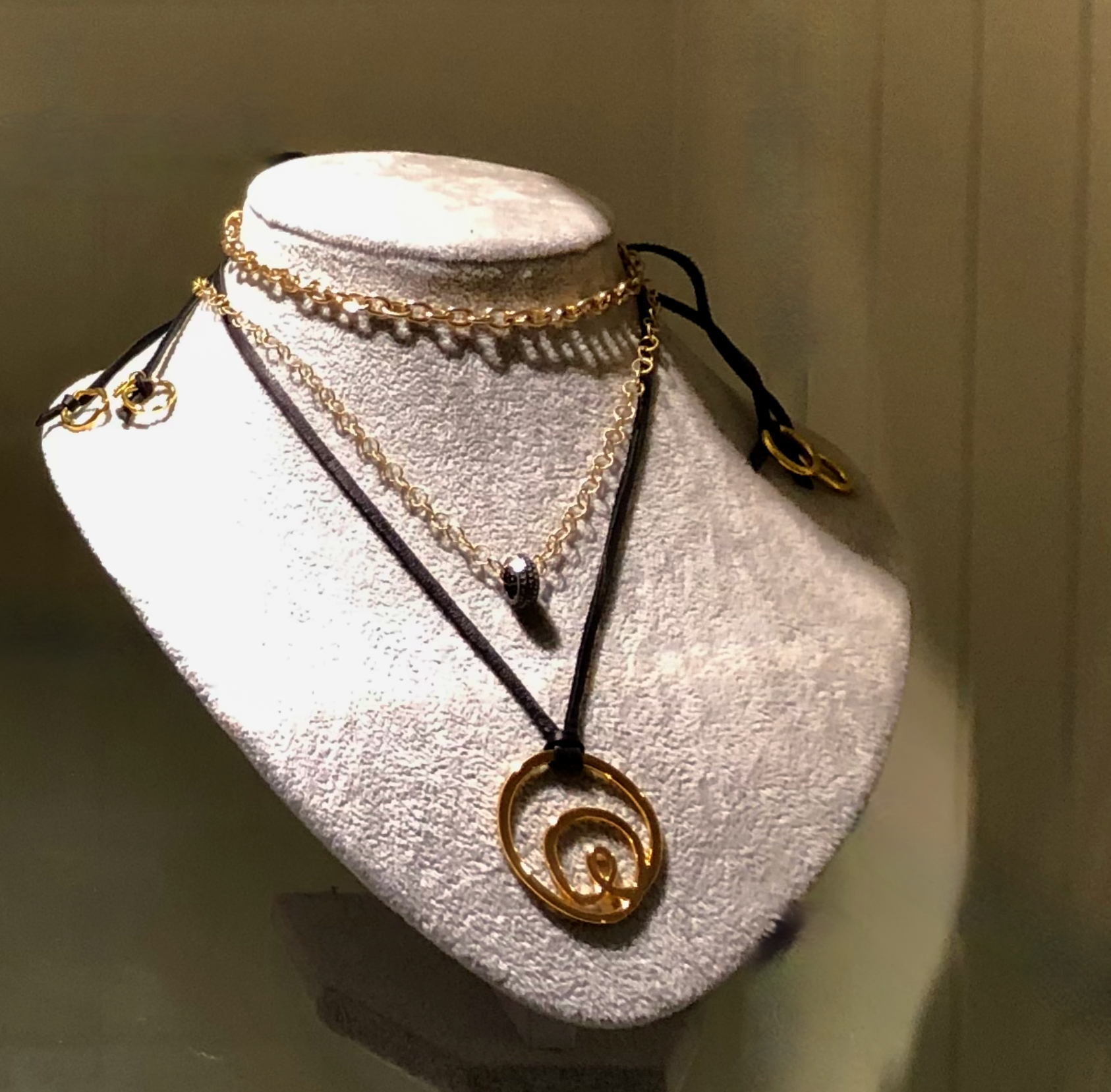 love full circle choker necklace