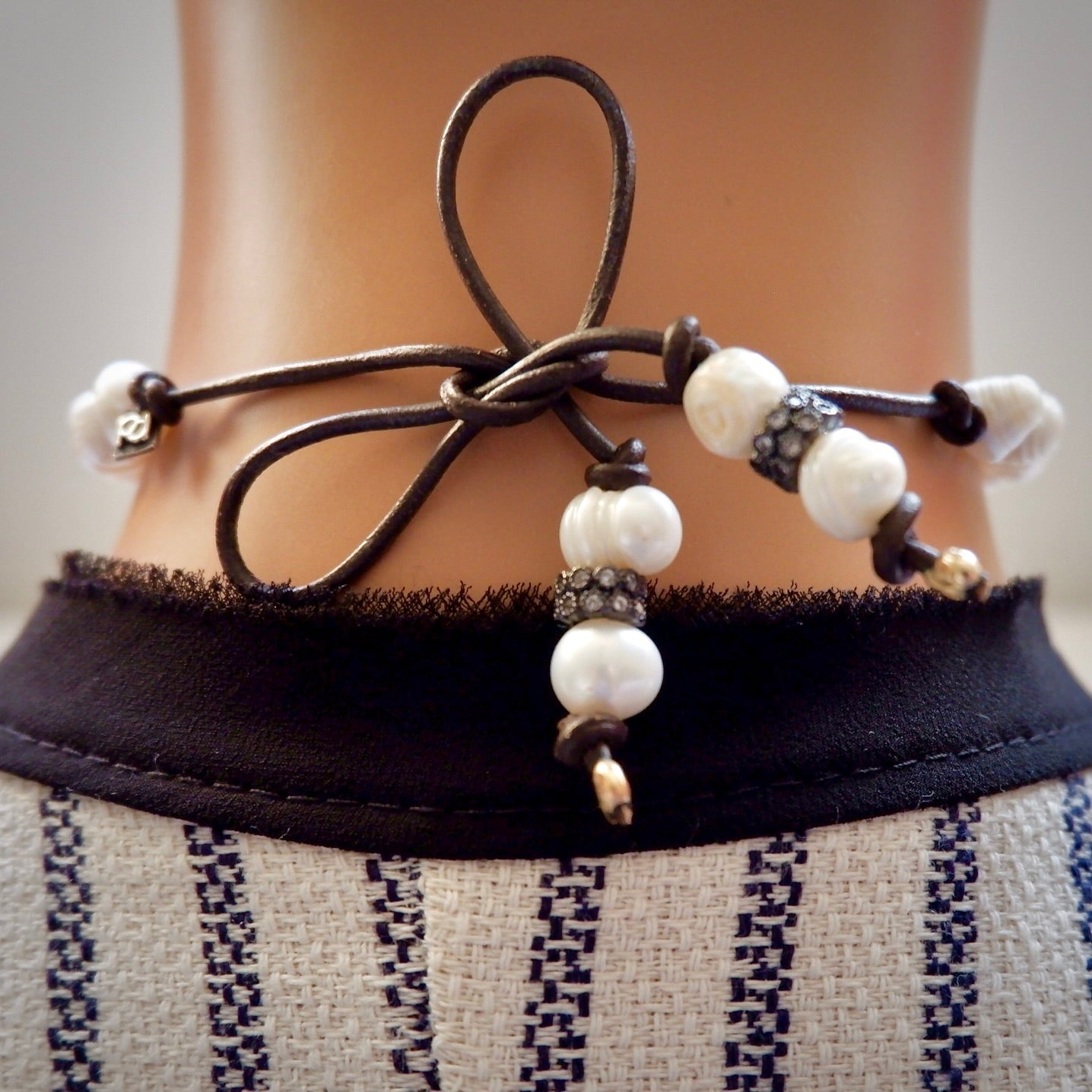 modern pearls choker
