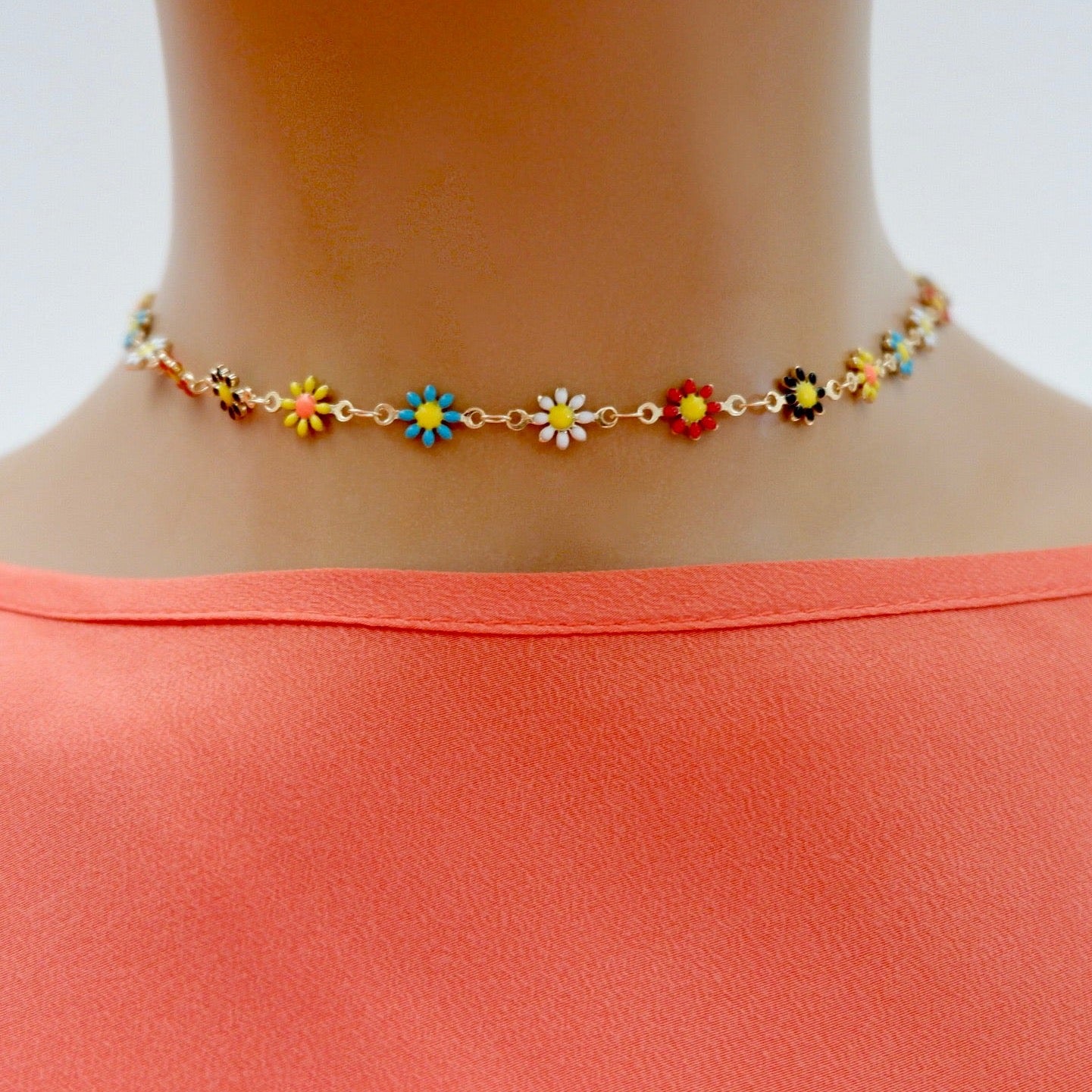 dainty daisy choker
