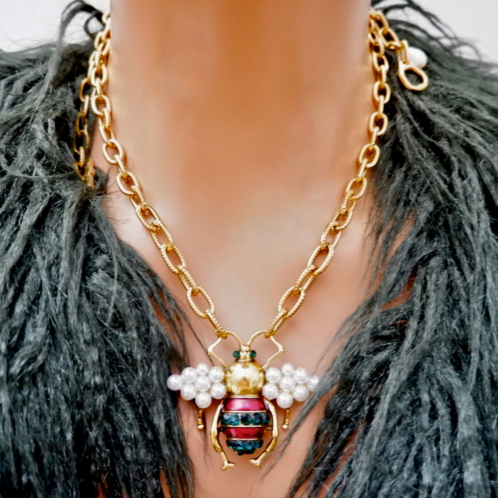 bumble bee and links chain necklace