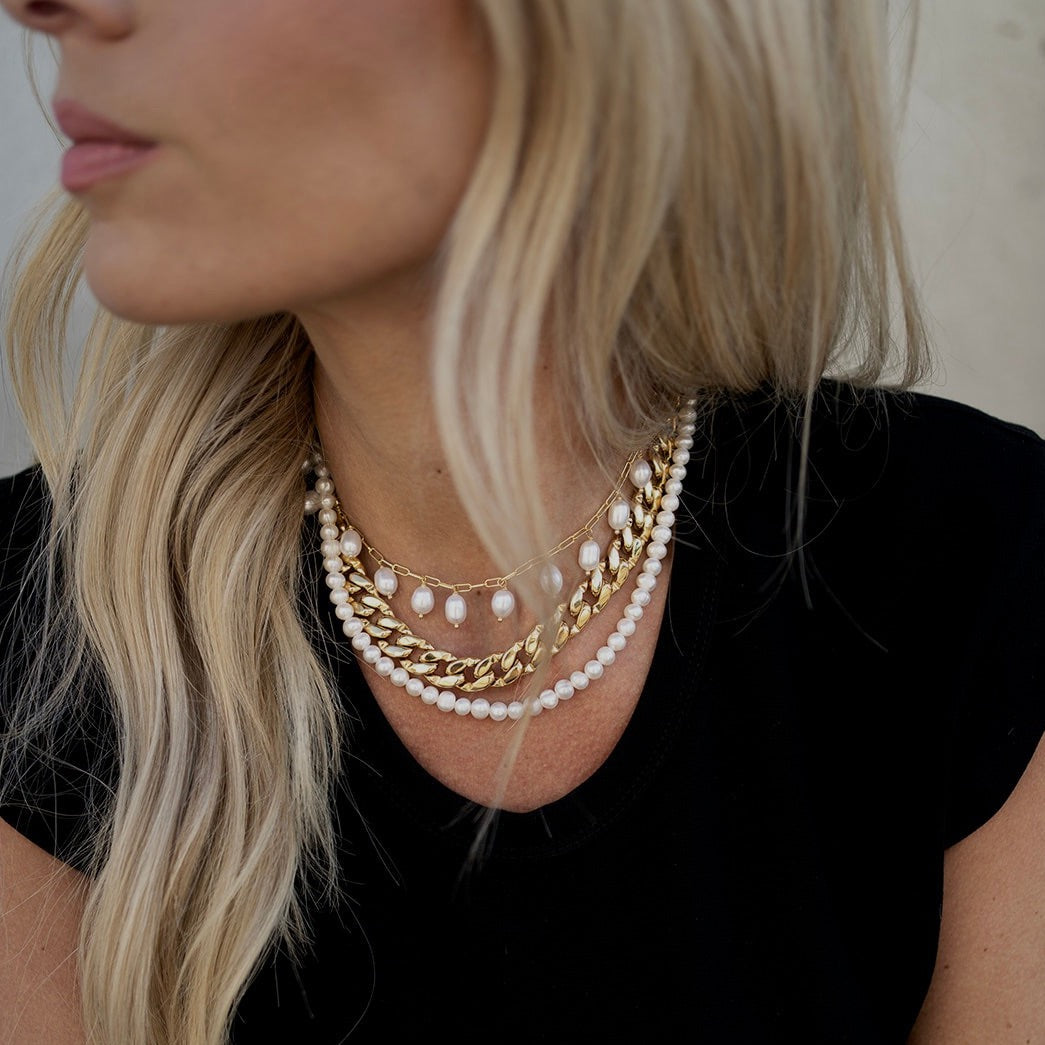 pearl drop necklace