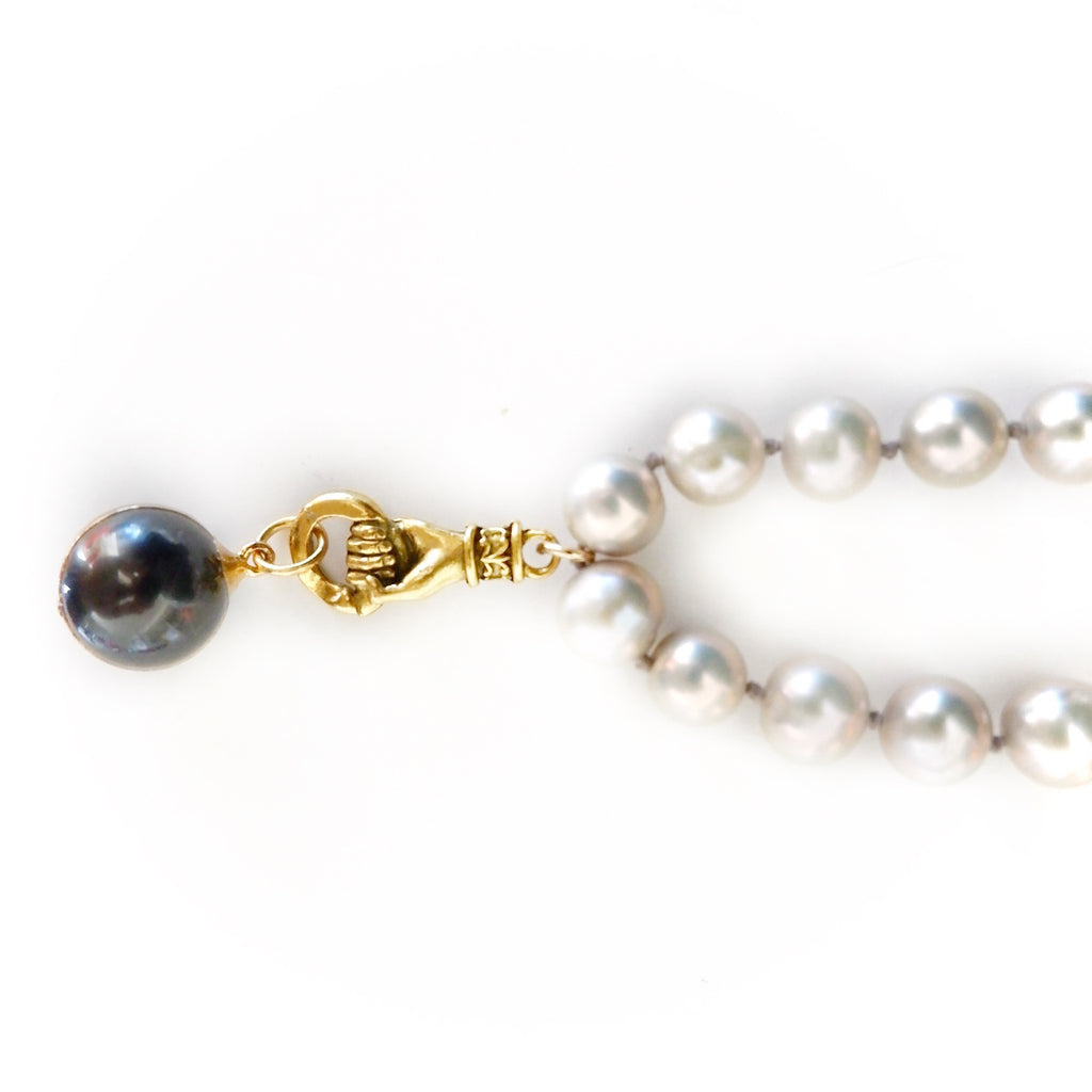 grey pearl in hand necklace