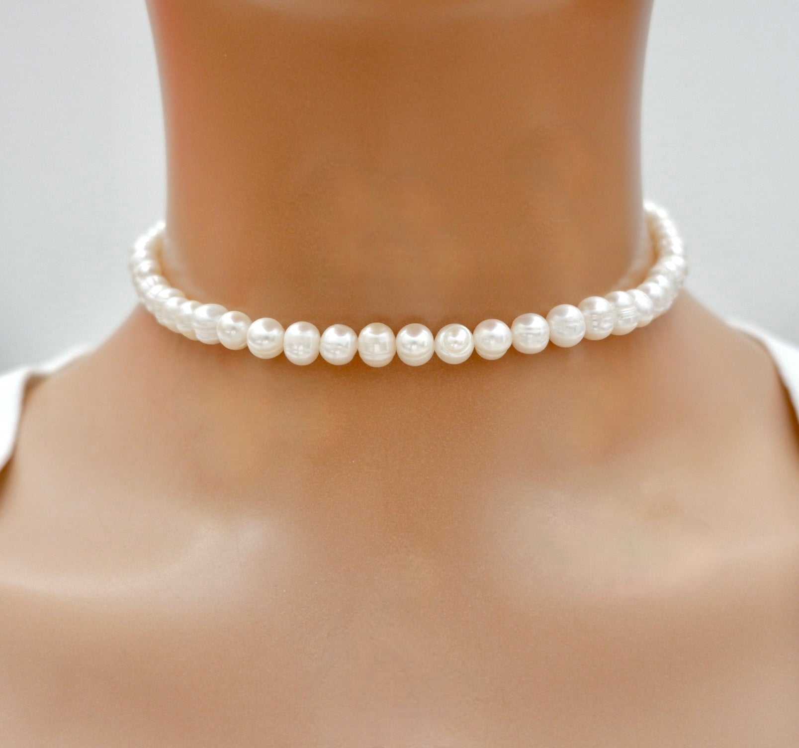 my dainty pearl choker