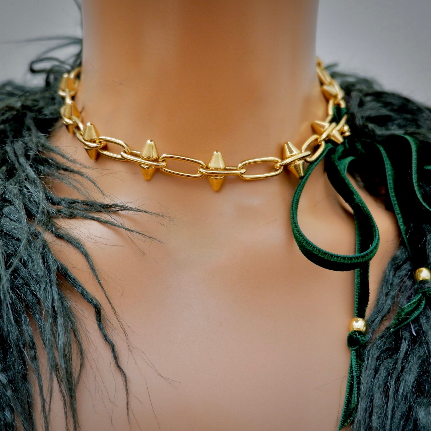 gold spikes choker necklace
