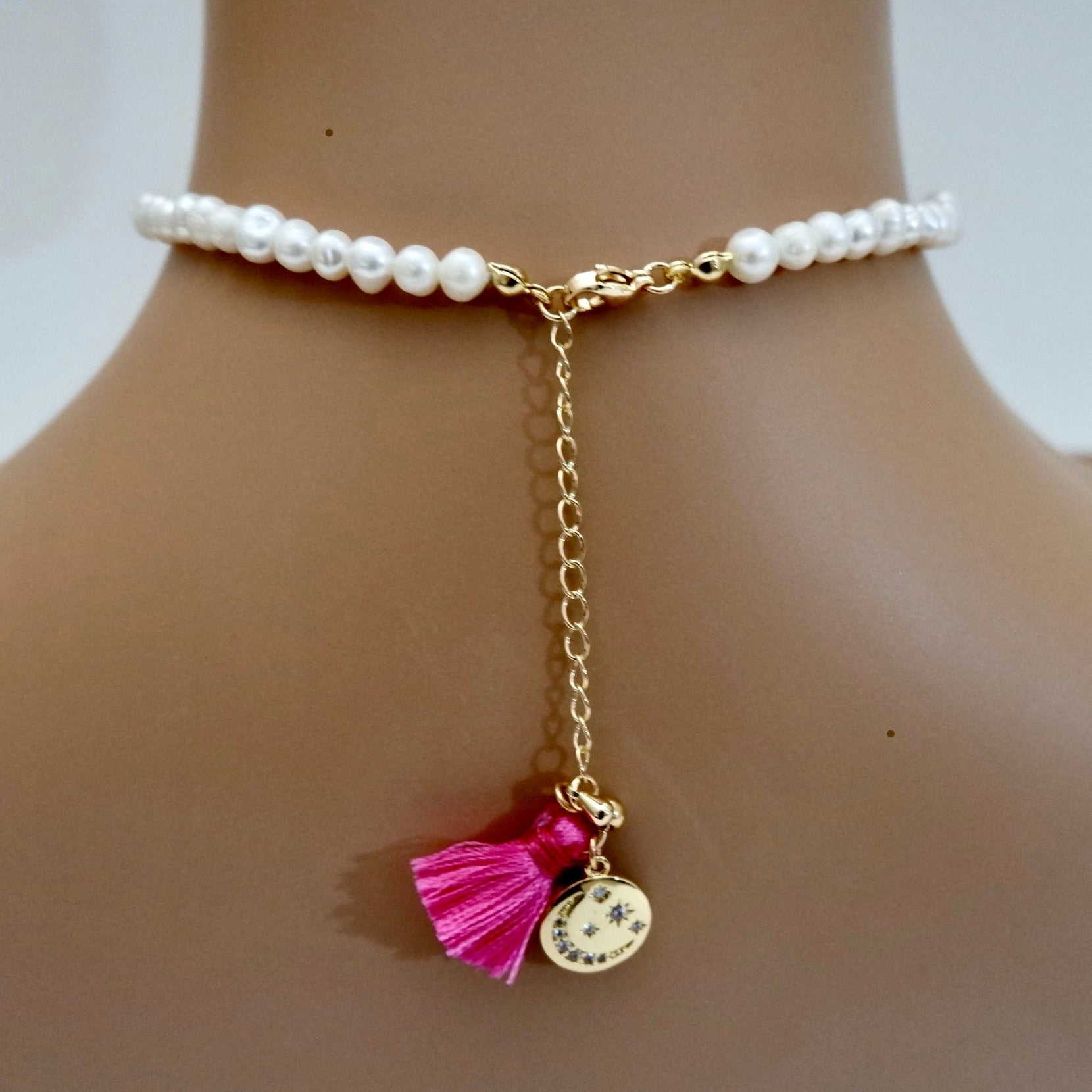 eye pearl u choker