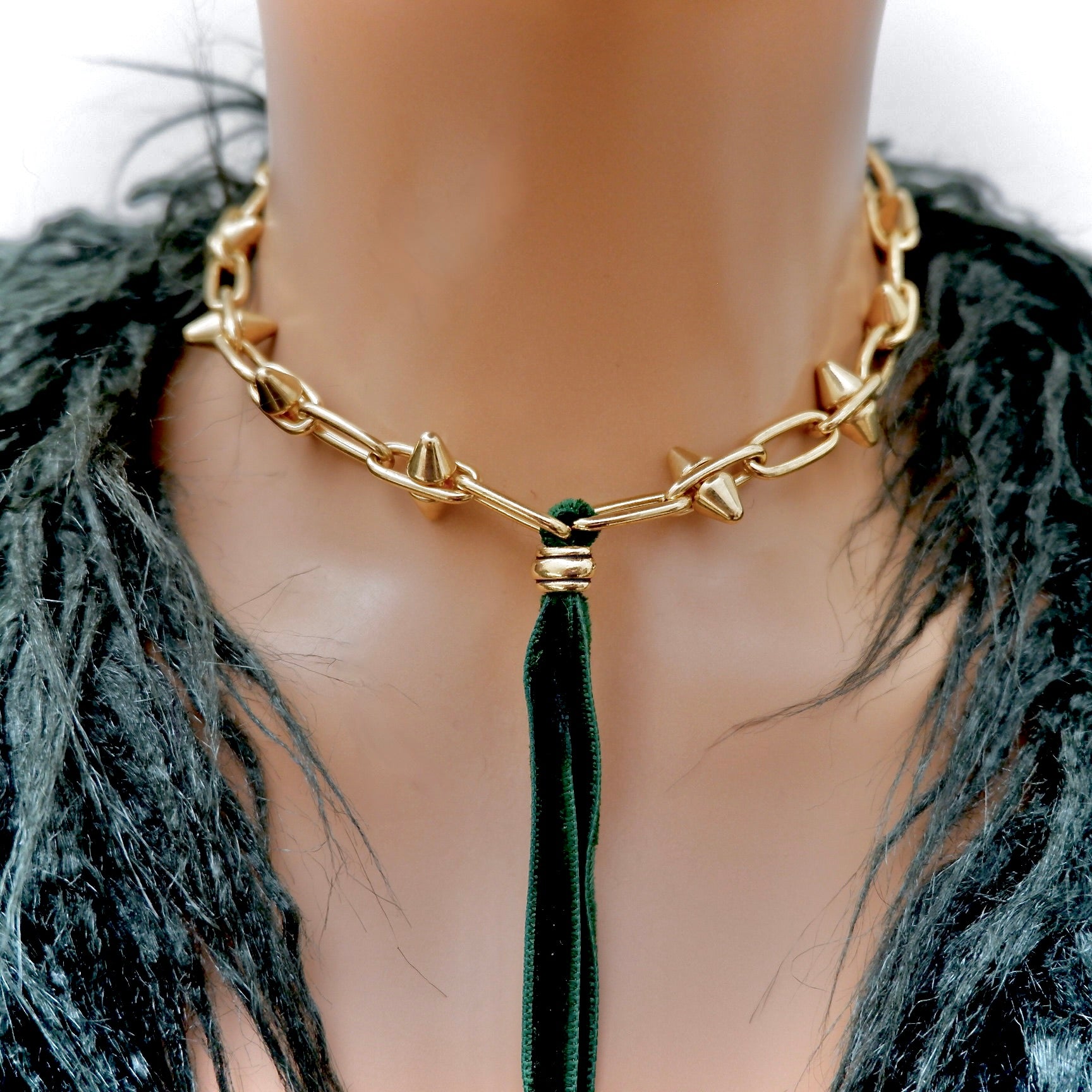 gold spikes choker necklace