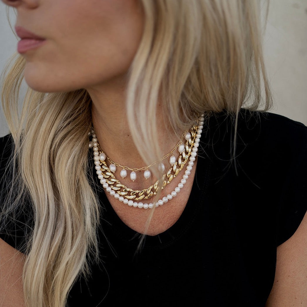 chain and pearls choker necklace
